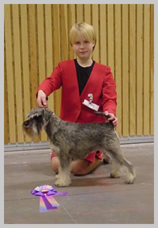 Caroline competing in Junior Handling